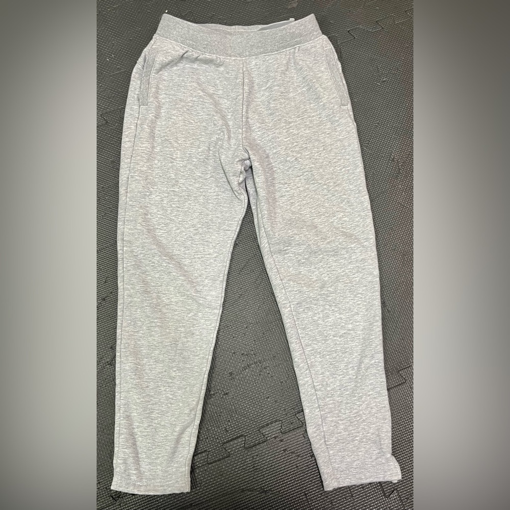 Gray sweatpants with pockets